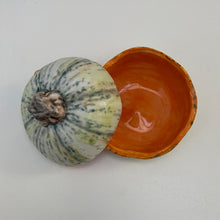 Small pumpkin pot with lid